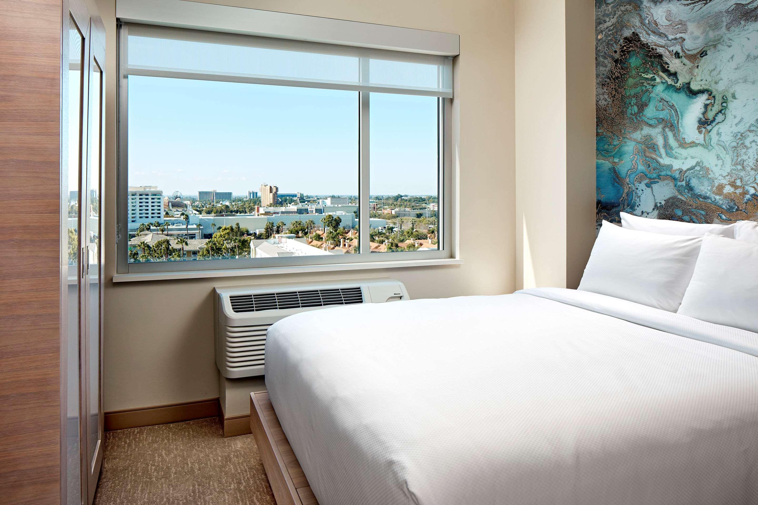 แคมเบรีย โฮเต็ล แอนาไฮม์ - รีสอร์ต แอเรีย Hotel ภายนอก รูปภาพ