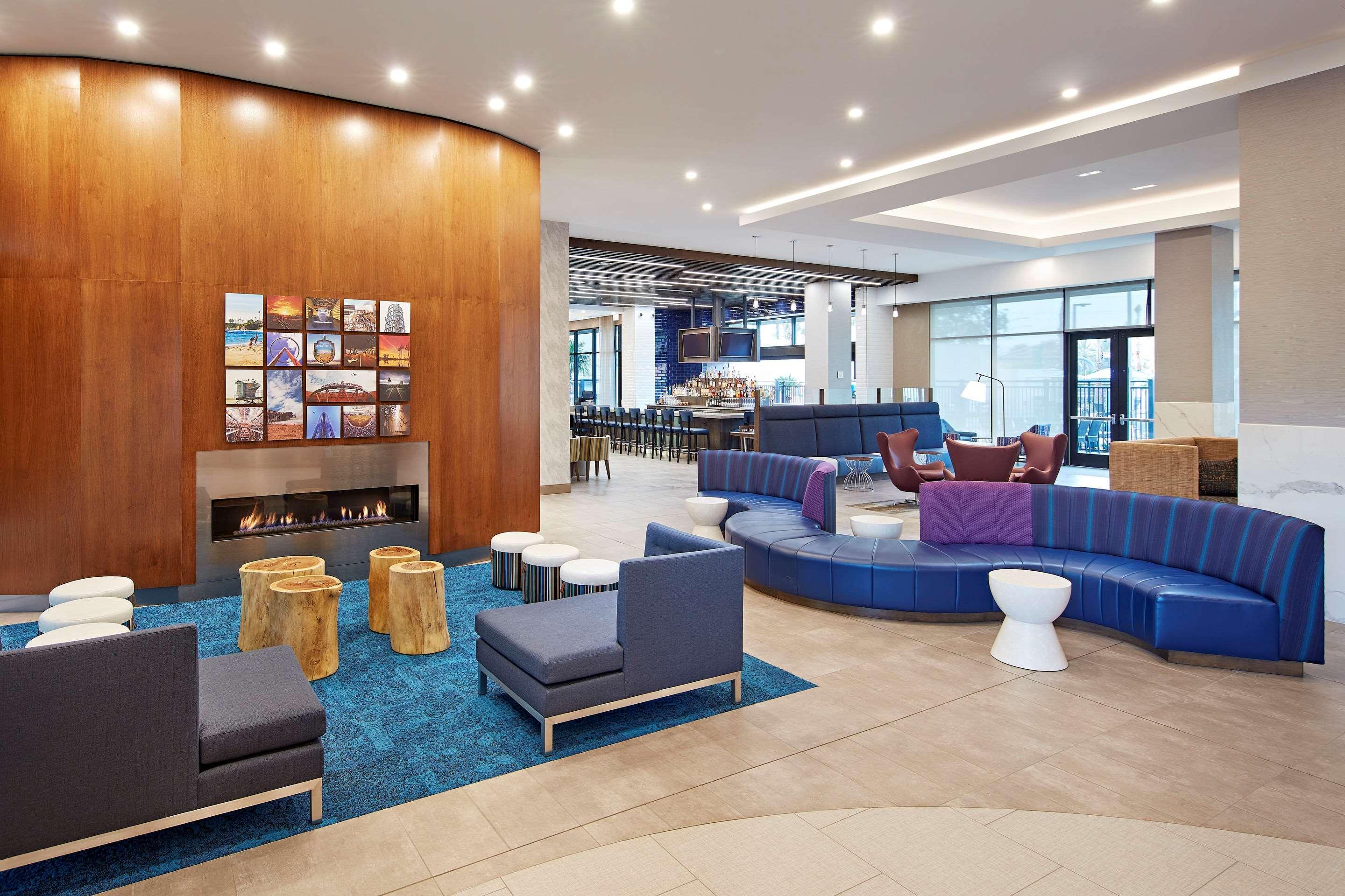 แคมเบรีย โฮเต็ล แอนาไฮม์ - รีสอร์ต แอเรีย Hotel ภายนอก รูปภาพ